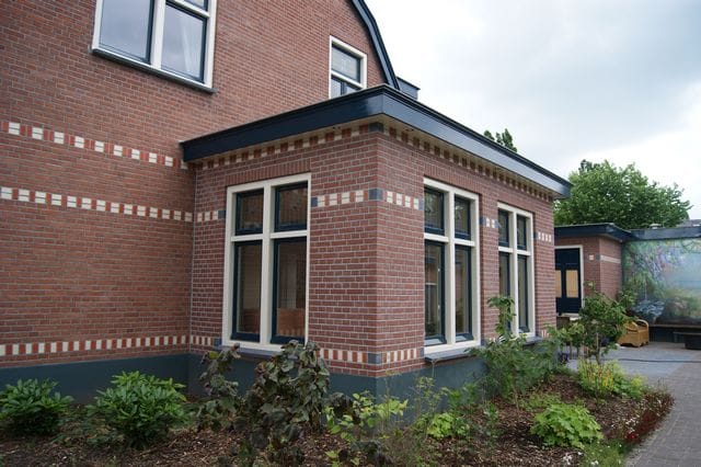 stenen aanbouw
