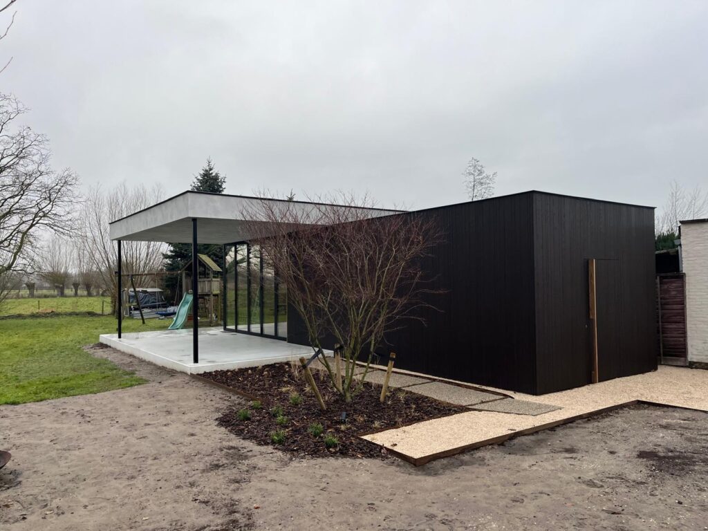 Schuurwoning prefab bijna af