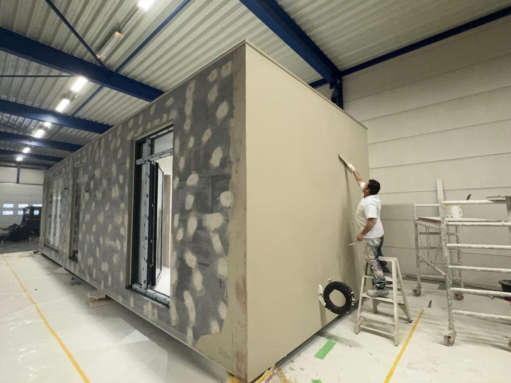 Prefab aanleunwoning in de maak