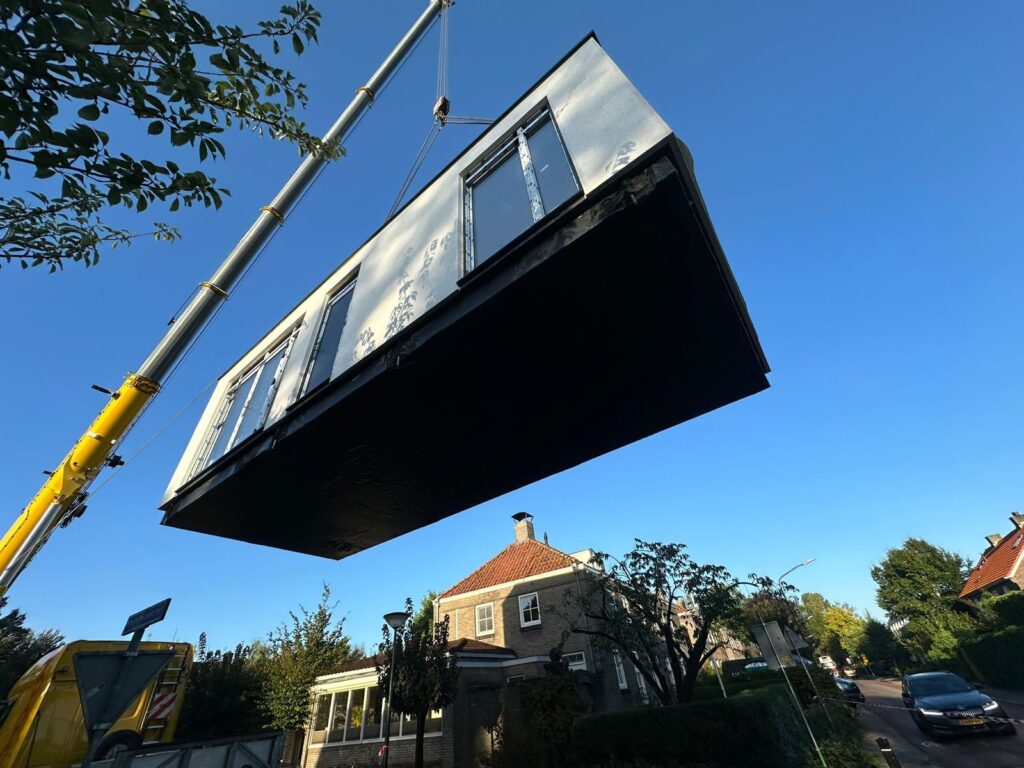 Prefab tiny house onderweg