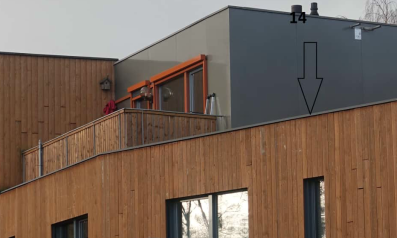 Dakopbouw met een plat dak boven op een woning