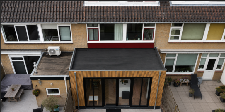 Aanbouw Pijnacker met grote aluminium kozijnen en veel daglicht