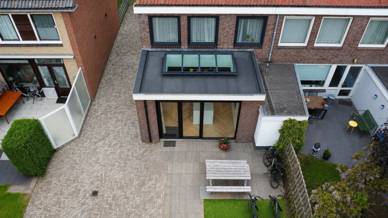 Moderne woninguitbreiding in Zoeterwoude met daklicht
