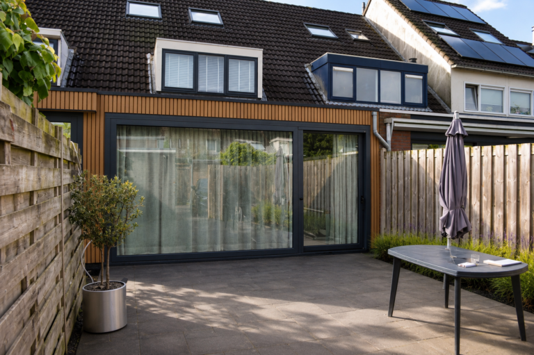 Uitbouw geplaatst