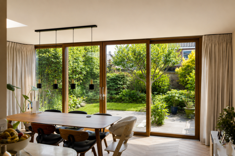 aanbouw houten vanuit binnen veel extra ruimte